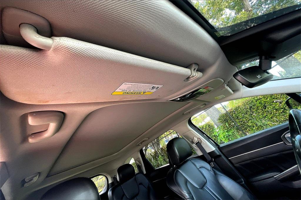 used 2023 Kia Sorento car, priced at $27,900