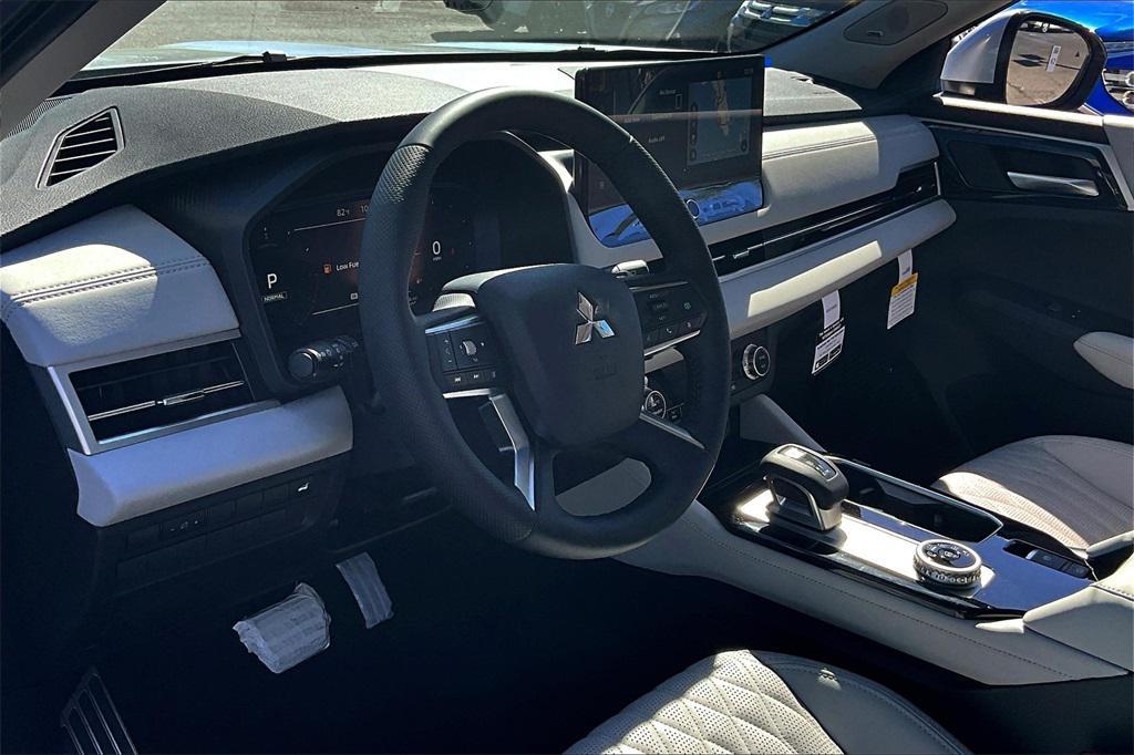new 2025 Mitsubishi Outlander car, priced at $36,695