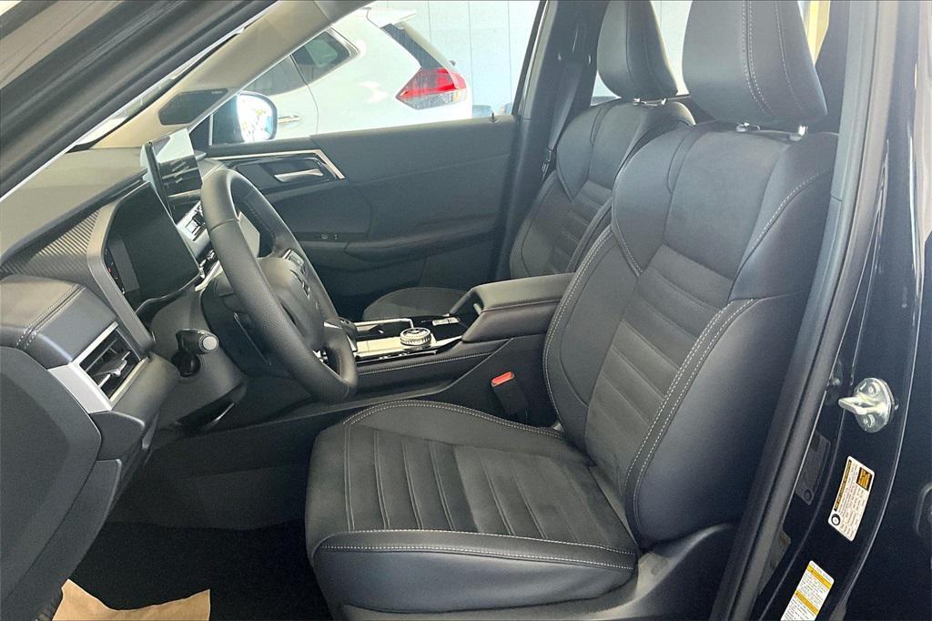new 2025 Mitsubishi Outlander car, priced at $34,445