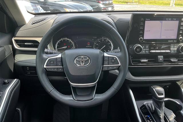 used 2022 Toyota Highlander car, priced at $33,108