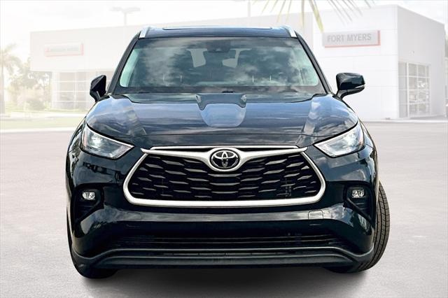 used 2022 Toyota Highlander car, priced at $33,108