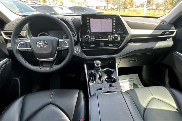 used 2022 Toyota Highlander car, priced at $33,108