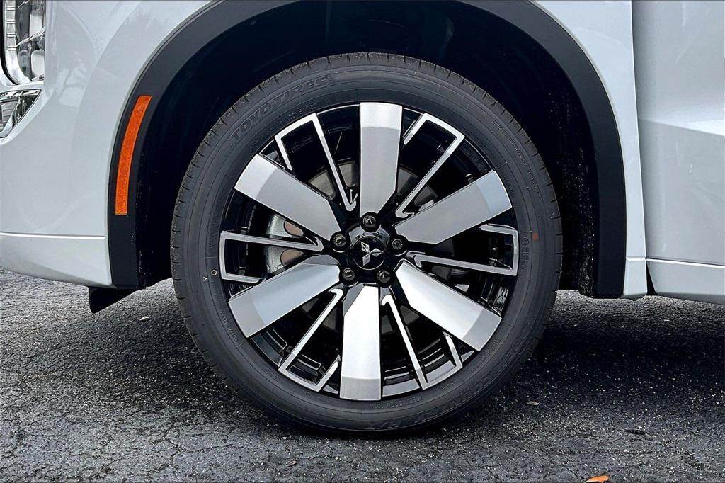 new 2025 Mitsubishi Outlander car, priced at $31,563