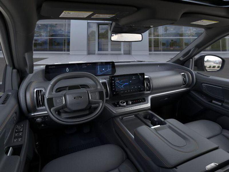 new 2025 Ford Expedition car, priced at $80,732