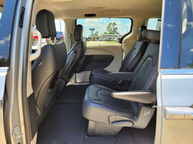 used 2020 Chrysler Pacifica car, priced at $16,550