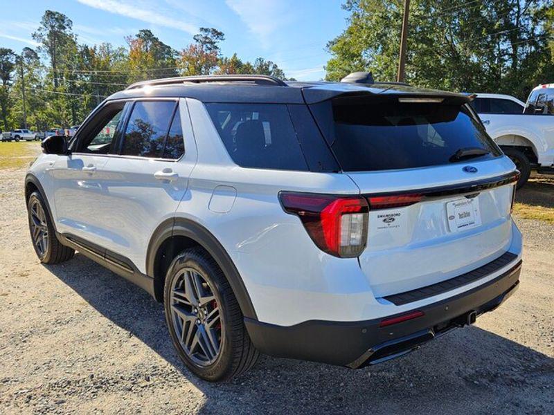 new 2025 Ford Explorer car, priced at $52,495