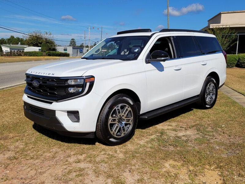 new 2025 Ford Expedition car, priced at $67,995