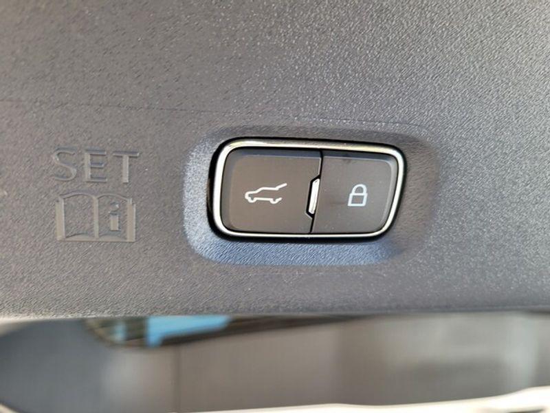 new 2025 Ford Expedition car, priced at $67,995