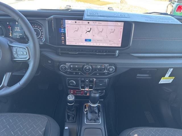 new 2025 Jeep Gladiator car, priced at $47,199