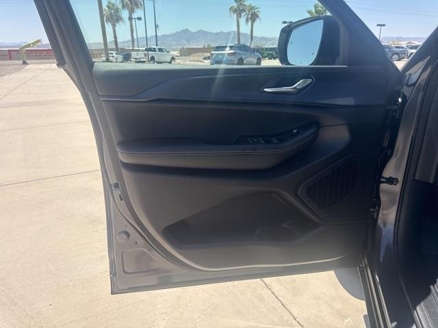 new 2025 Jeep Grand Cherokee car, priced at $37,899