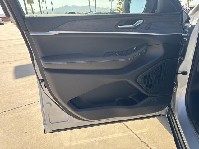 new 2025 Jeep Grand Cherokee car, priced at $44,599