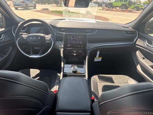 new 2025 Jeep Grand Cherokee car, priced at $39,299