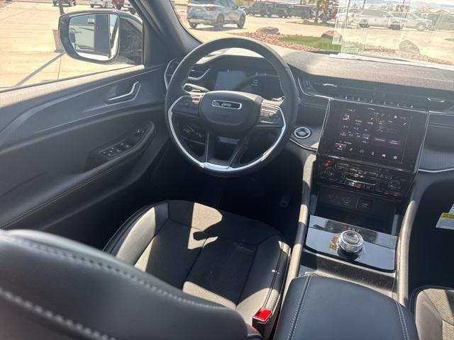 new 2025 Jeep Grand Cherokee car, priced at $39,299