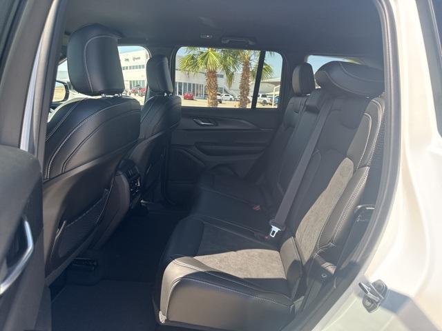 new 2025 Jeep Grand Cherokee car, priced at $39,299
