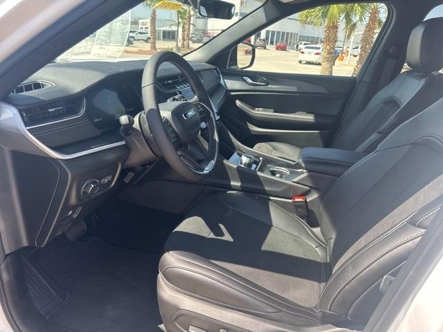 new 2025 Jeep Grand Cherokee car, priced at $39,299
