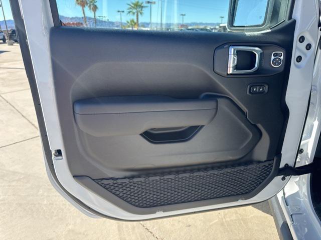 new 2025 Jeep Gladiator car, priced at $47,499