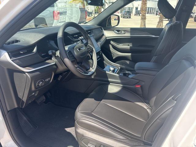 new 2025 Jeep Grand Cherokee car, priced at $41,799