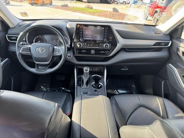 used 2022 Toyota Highlander car, priced at $32,574