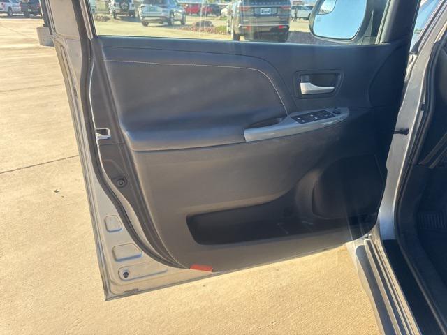 used 2015 Toyota Sienna car, priced at $20,828