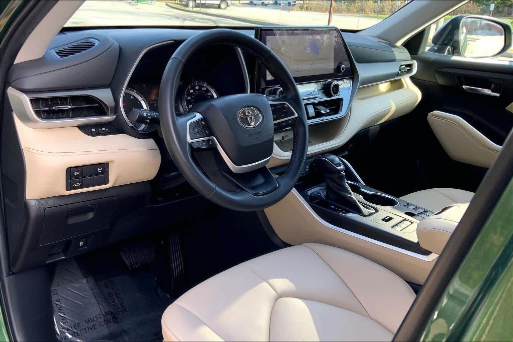 used 2023 Toyota Highlander car, priced at $39,000