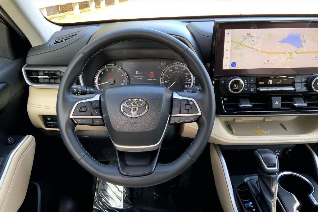 used 2023 Toyota Highlander car, priced at $39,000