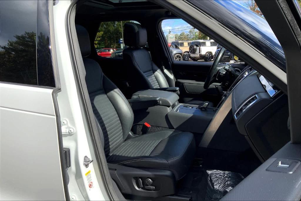 used 2022 Land Rover Discovery car, priced at $40,500