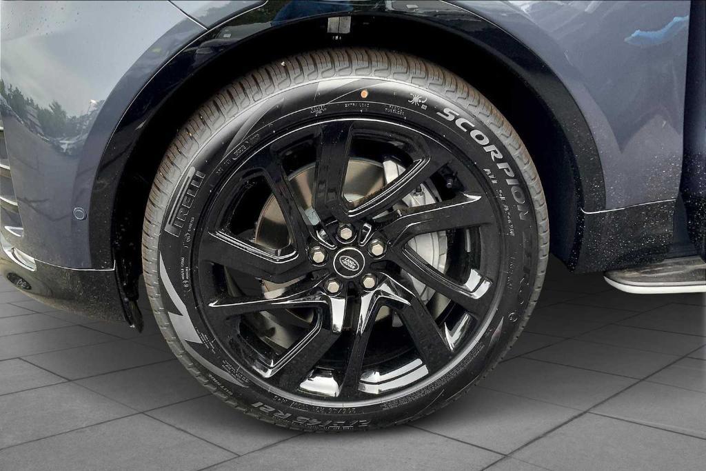 new 2025 Land Rover Discovery car, priced at $75,085