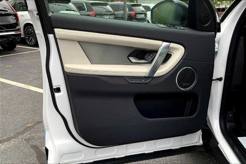 new 2025 Land Rover Discovery Sport car, priced at $59,440