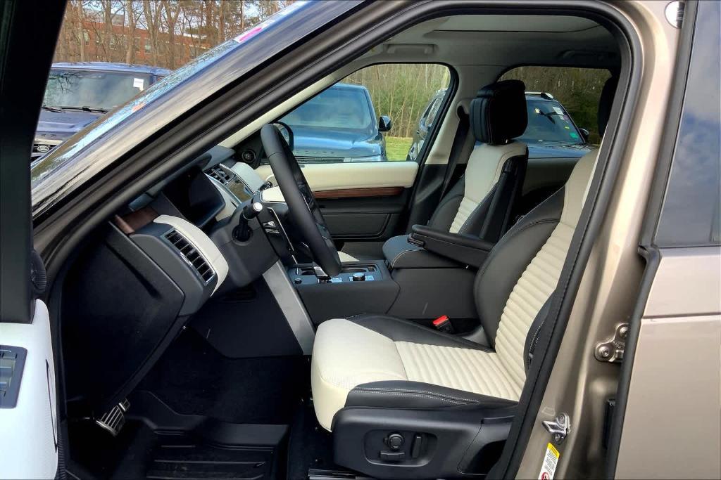 new 2025 Land Rover Discovery car, priced at $79,535