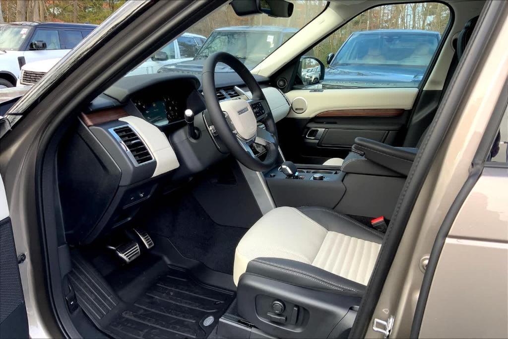 new 2025 Land Rover Discovery car, priced at $79,535