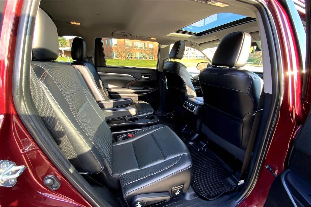 used 2019 Toyota Highlander car, priced at $33,000