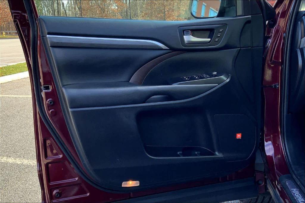 used 2019 Toyota Highlander car, priced at $33,000