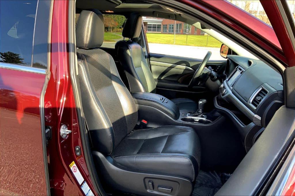 used 2019 Toyota Highlander car, priced at $33,000