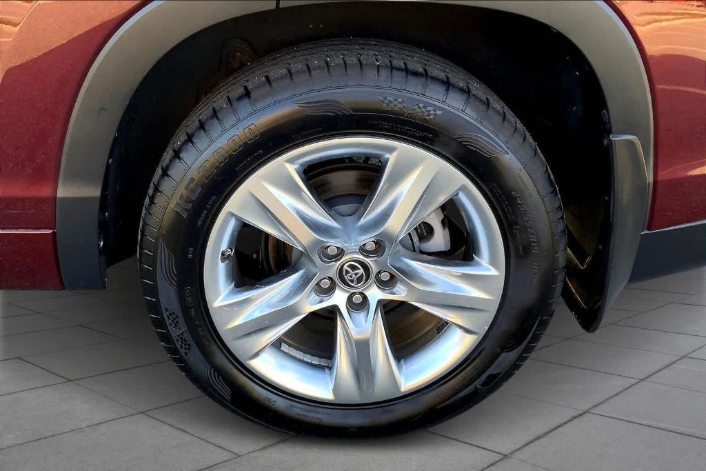 used 2019 Toyota Highlander car, priced at $33,000