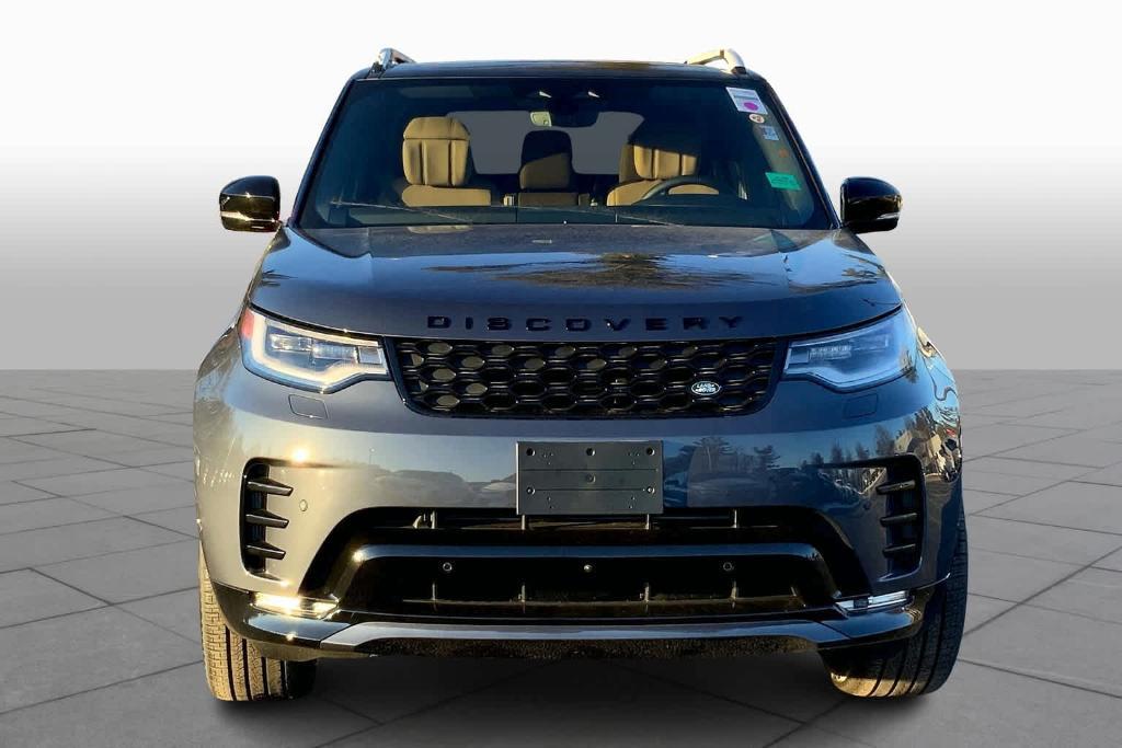 new 2025 Land Rover Discovery car, priced at $79,685