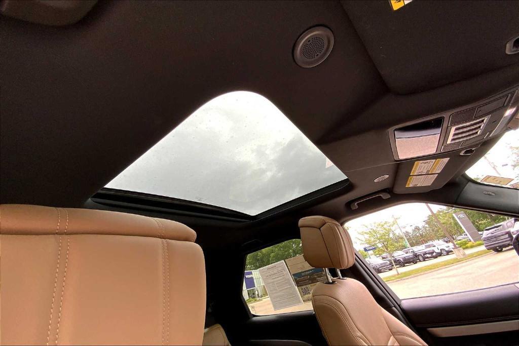 used 2024 Land Rover Discovery car, priced at $59,900