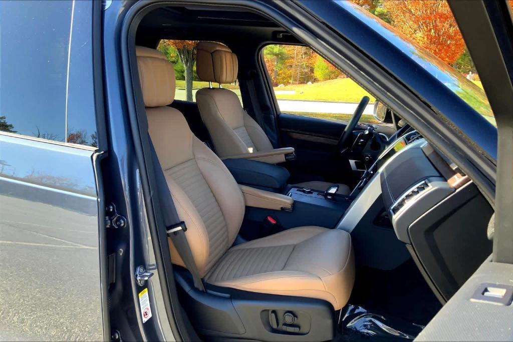 used 2025 Land Rover Discovery car, priced at $62,000