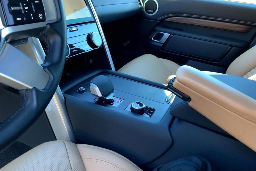 used 2025 Land Rover Discovery car, priced at $62,000