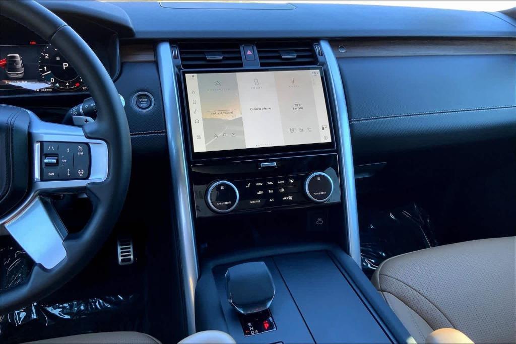 used 2025 Land Rover Discovery car, priced at $62,000