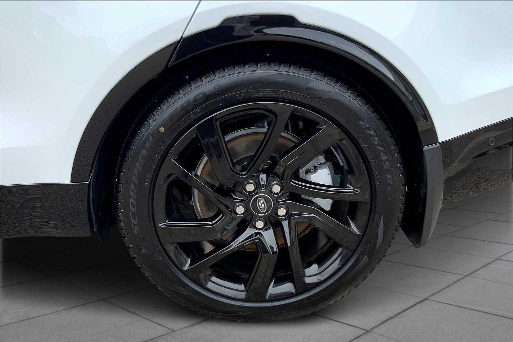 used 2024 Land Rover Discovery car, priced at $56,000