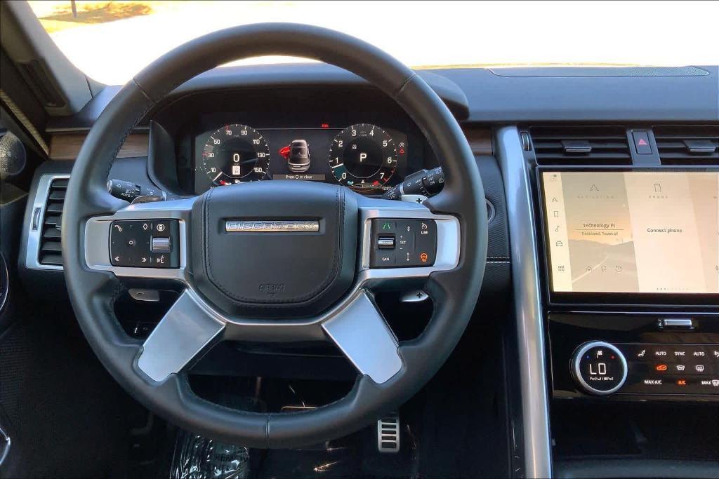 used 2025 Land Rover Discovery car, priced at $60,000