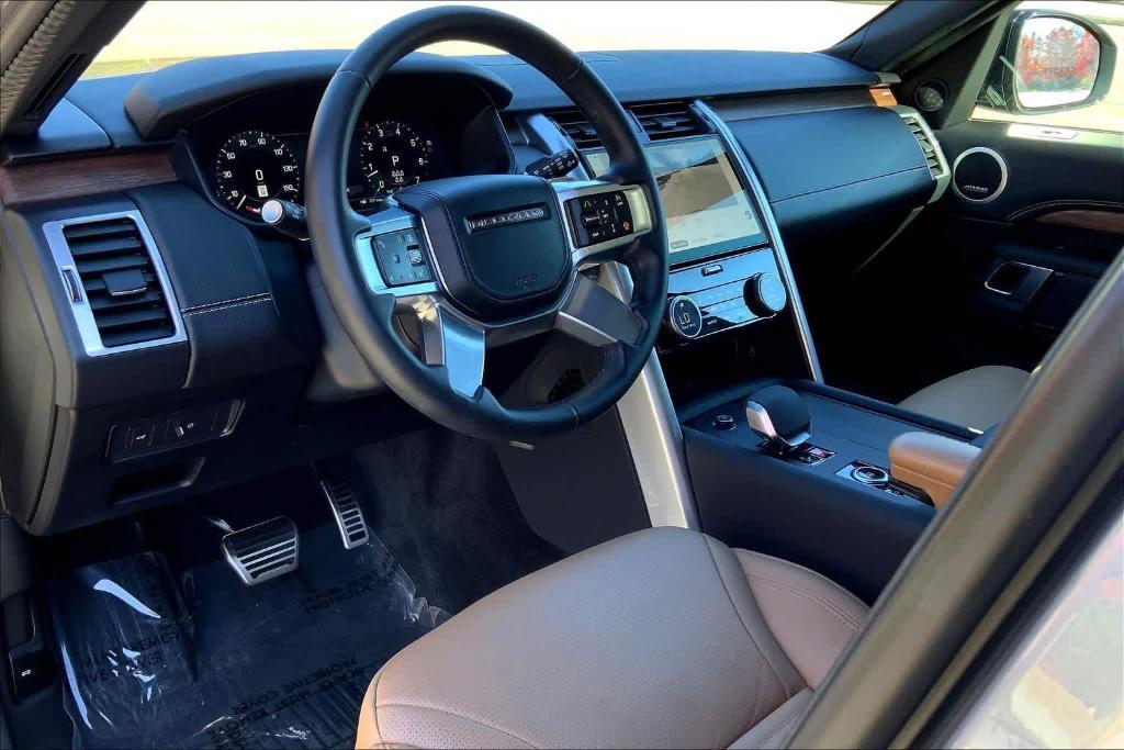 used 2025 Land Rover Discovery car, priced at $60,000