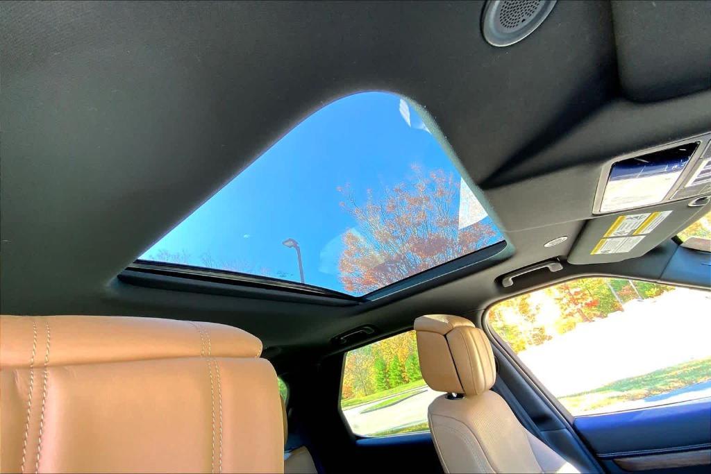 used 2025 Land Rover Discovery car, priced at $60,000