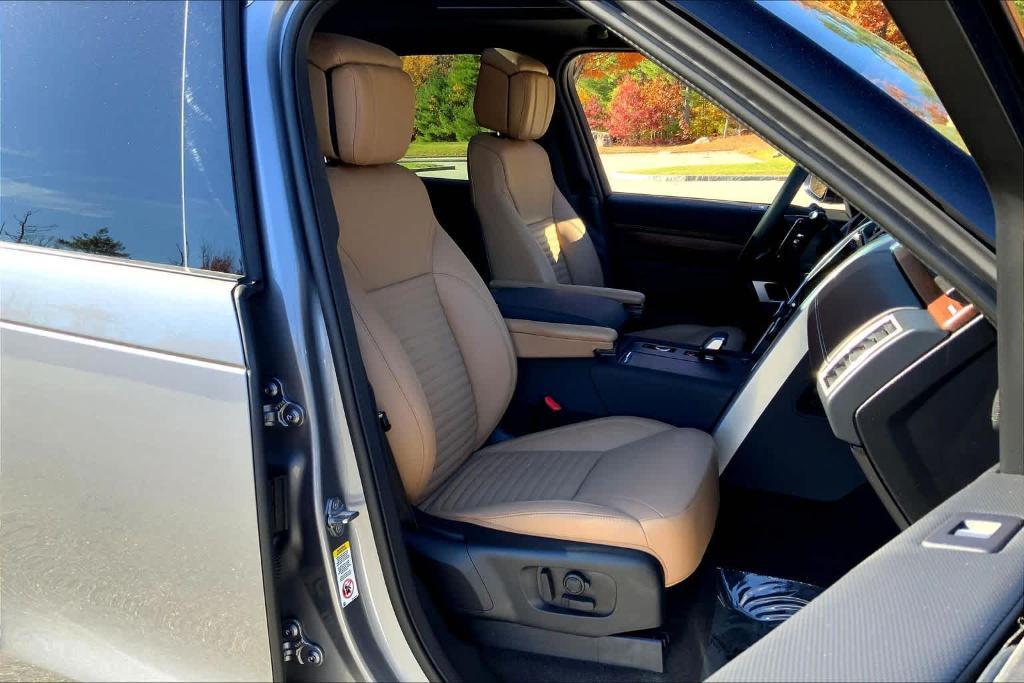 used 2025 Land Rover Discovery car, priced at $60,000