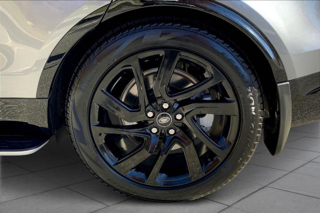used 2025 Land Rover Discovery car, priced at $60,000
