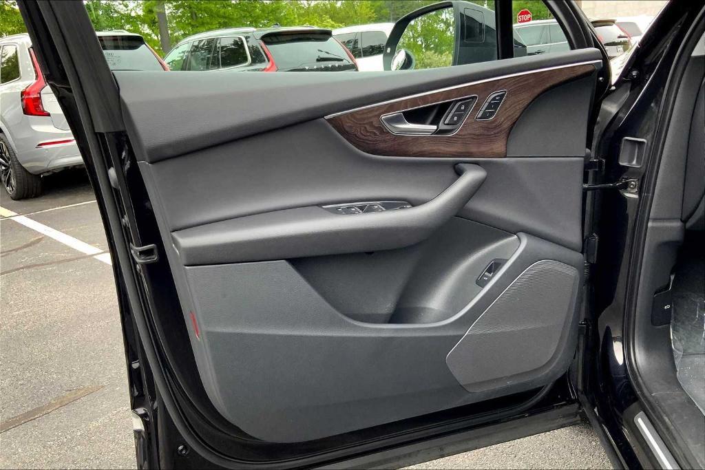 used 2020 Audi Q7 car, priced at $28,500