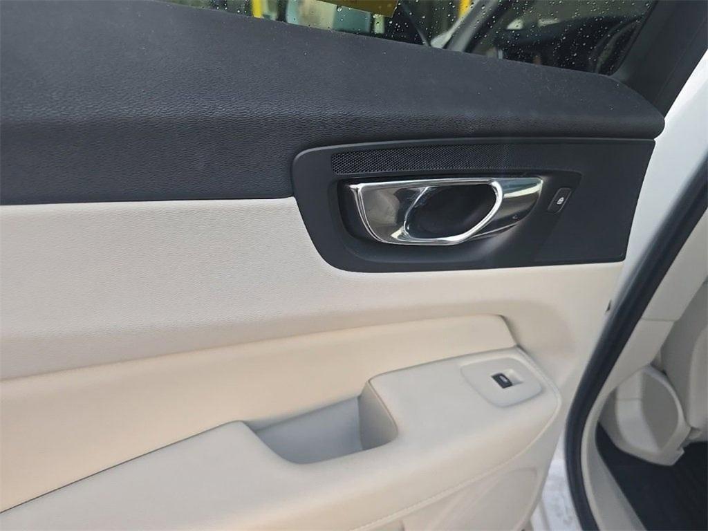 used 2022 Volvo XC60 car, priced at $33,095