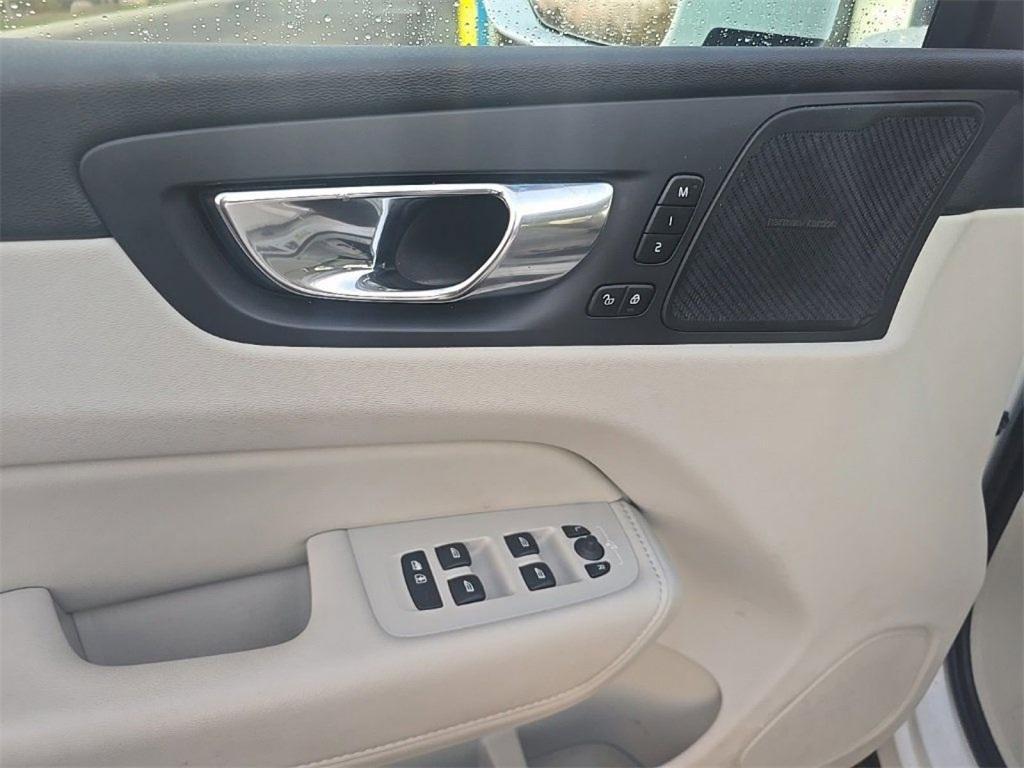 used 2022 Volvo XC60 car, priced at $33,095