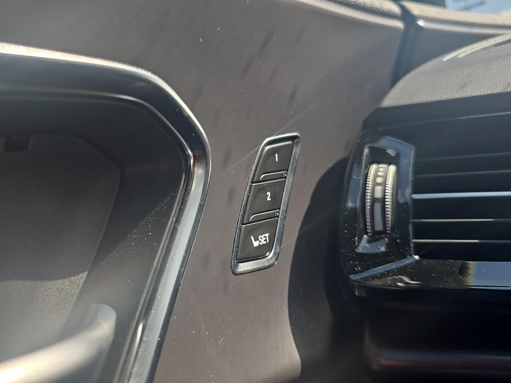 used 2025 Acura RDX car, priced at $39,995
