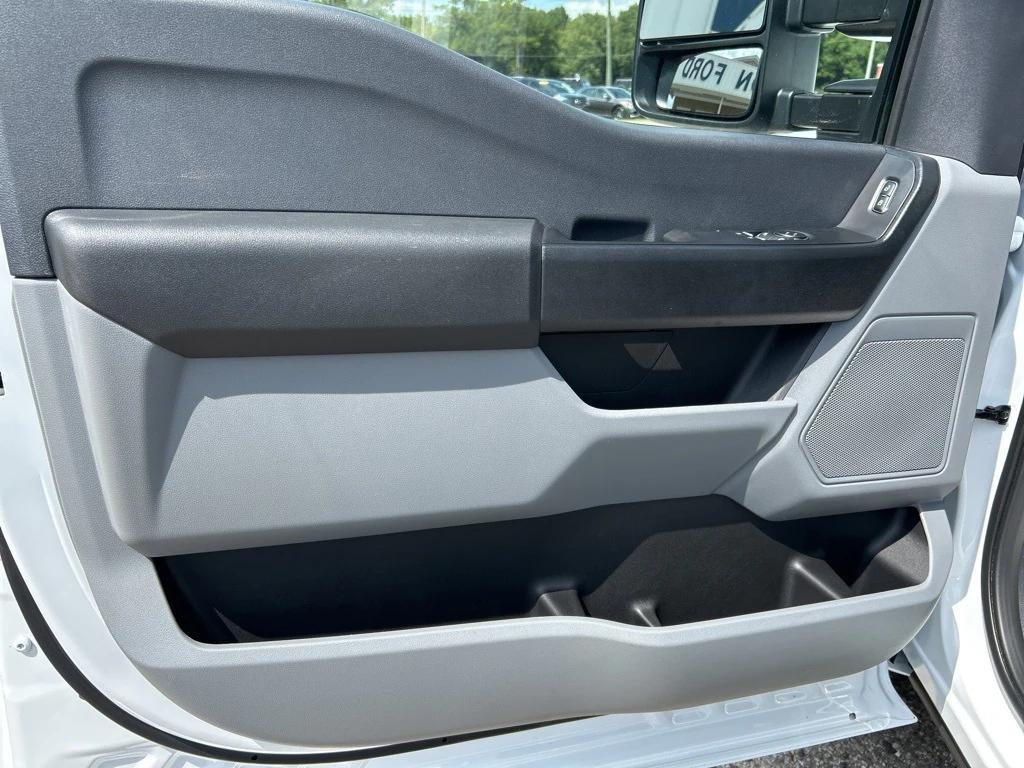 new 2025 Ford F-250 car, priced at $45,535